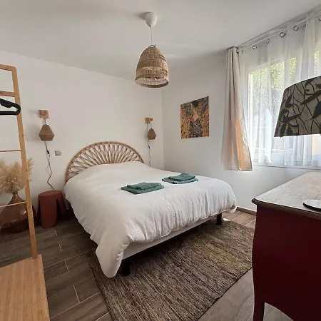 Bas De & Jardin - Climatise - 10mn A Pied Plages & Parking - Les Bambous *